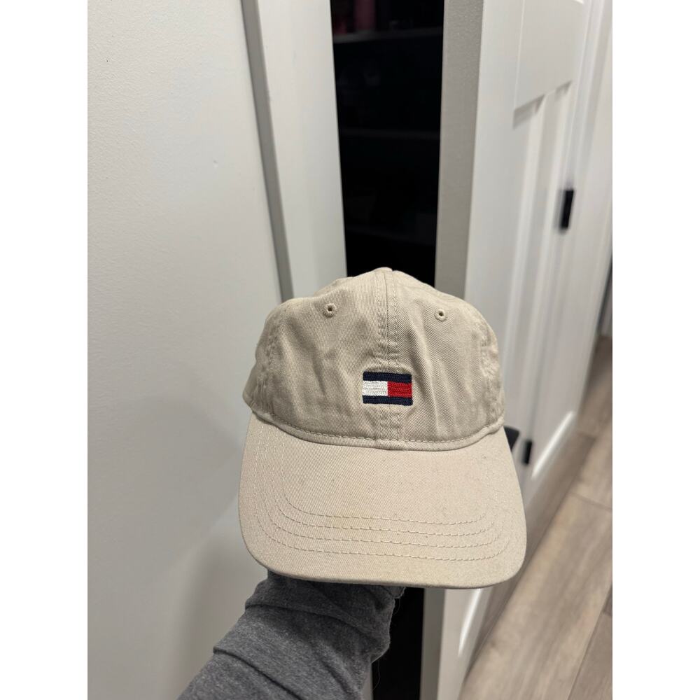 Tommy Hilfiger tan hat